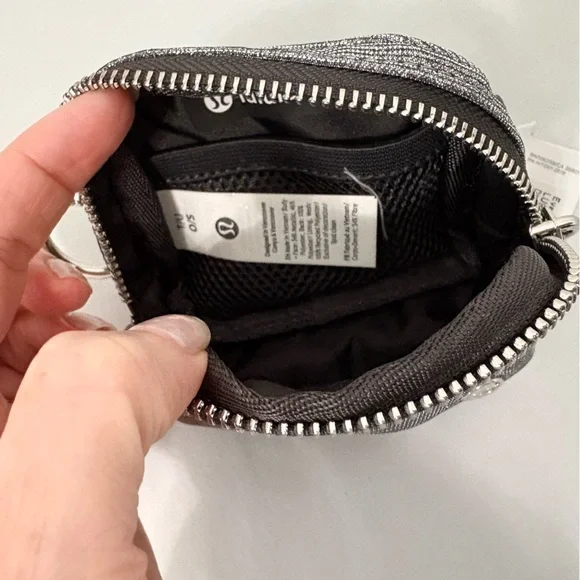 Lululemon Everywhere Belt Bag Nano Glitter Dark Silver NWT - Picture 5 of 10